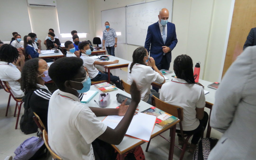 Visita do Senhor Secretário de Estado das Comunidades Portuguesas à Escola Portuguesa de Luanda