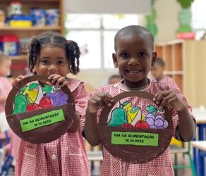 Pequenos Chefs da Educação Pré-Escolar Brilham no Dia Mundial da Alimentação com Lancheiras Saudáveis