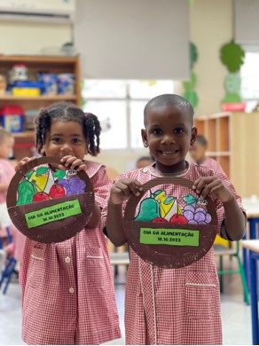 Pequenos Chefs da Educação Pré-Escolar Brilham no Dia Mundial da Alimentação com Lancheiras Saudáveis