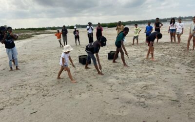 Com o apoio do “Projecto Otchiva”, alunos do 6.º ano plantam árvores de mangal e reforçam a importância da preservação ambiental