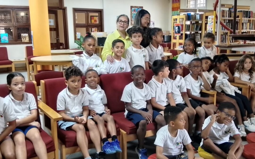 A Família vem à Biblioteca Escolar Alda Lara