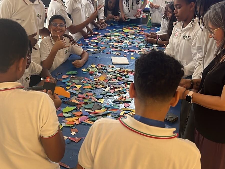 Alunos da EPL transformam lixo marinho em arte